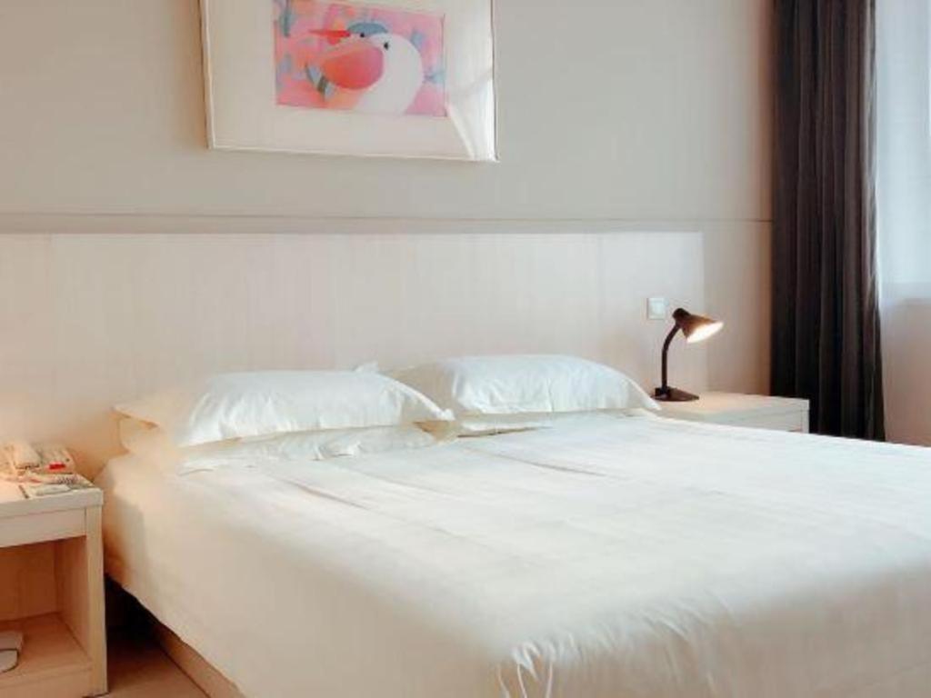 Jinjiang - Shanghai Town Hotel 2*