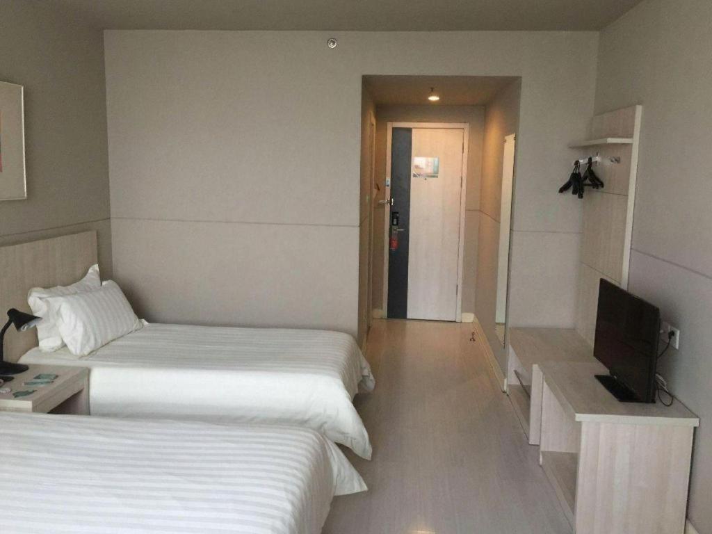 Jinjiang - Shanghai Town Hotel 2*